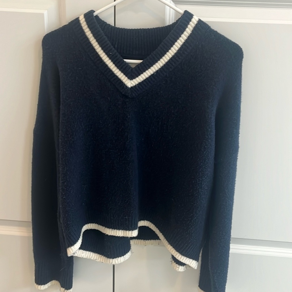 Abercrombie & Fitch V Neck Varsity sweater